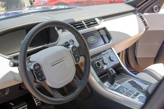 路虎揽胜运动svr性能版suv内饰